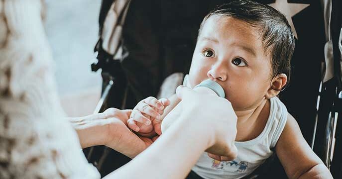 baby drinking milk infant parenting nutrition feed fatty acid, dha, fund, faculty, innovation Canada has its own baby formula problem